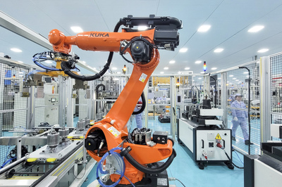 央媒看重庆|在追高求新中壮大现代制造业集群——重庆因地制宜发展新质生产力观察